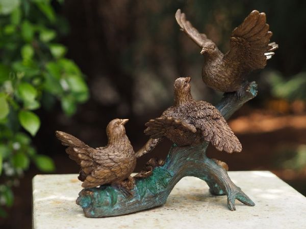 Bronzefigur Vögel auf Zweig