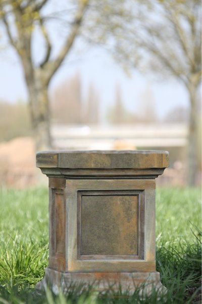Gartenfigur Säule aus Steinguss, Rosteffekt - Original von Vidroflor