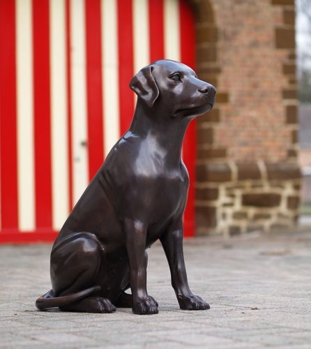 Bronzefigur Hund sitzend