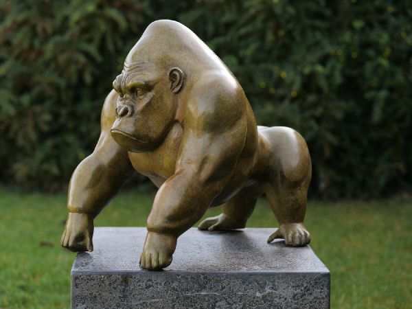 Bronzefigur Gorilla grüne heisse patina