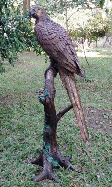 Bronzefigur Papagei auf Stamm
