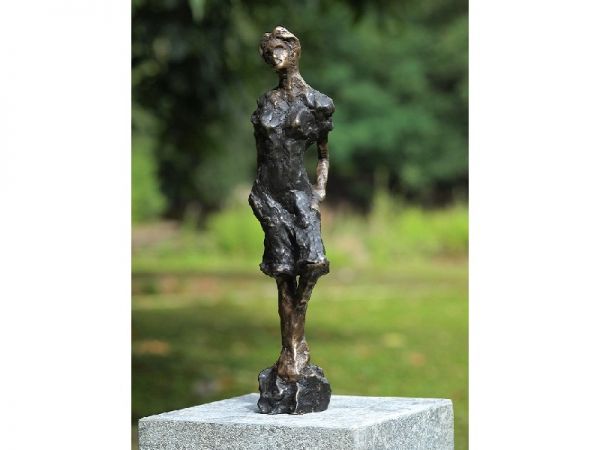 Bronzefigur Moderne Frau