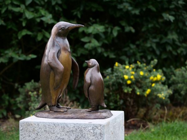 Bronzefigur Pinguin und Baby
