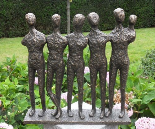 Bronzefigur Fünf stehende Männer modern