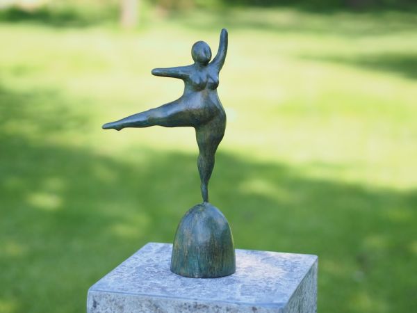 Bronzefigur Lady modern