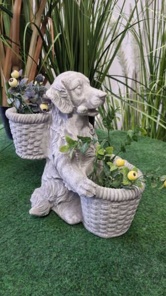 Gartenfigur Hund mit Korb zum bepflanzen, antik grau