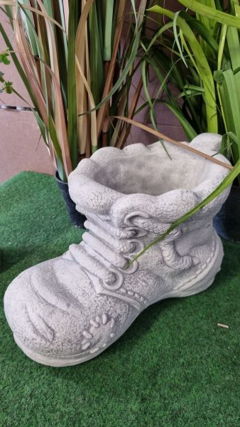 Skulptur, Pflanzgefäß "Schuh" zum bepflanzen, antik grau