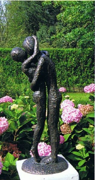 Bronzefigur Modernes Liebespaar