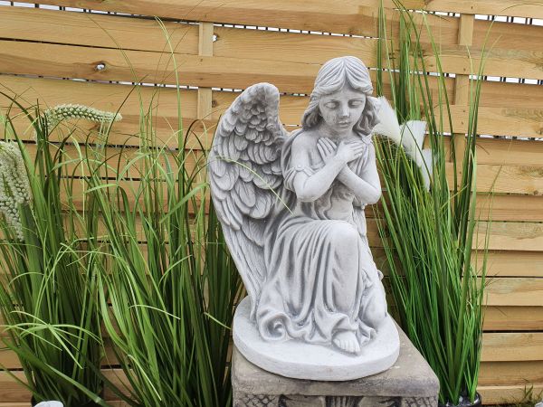 Gartenfigur Engel betend und kniend