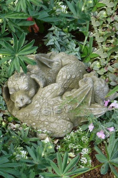 Gartenfigur "YIN & YAN",schlafende Drachen, © by Fiona Scott