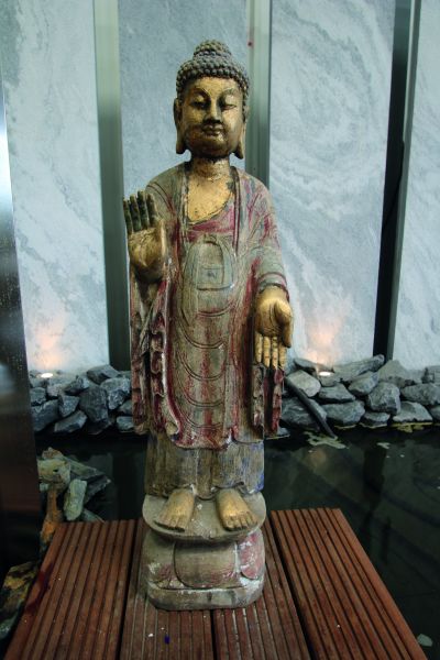 Naturstein Buddha stehend