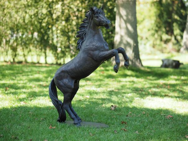 Bronzefigur Springendes Pferd