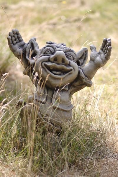 Gartenfigur Troll jubelnd "GALAHAD", Steinguss - Original von Vidroflor