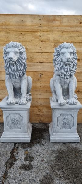 Gartenfigur Löwen Set, gerade, Typ 2 mit Sockel antik grau