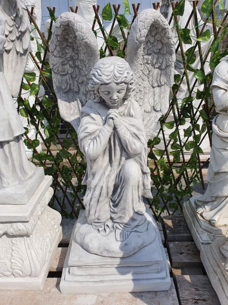 Gartenfigur Engel auf Knien, betend, antik