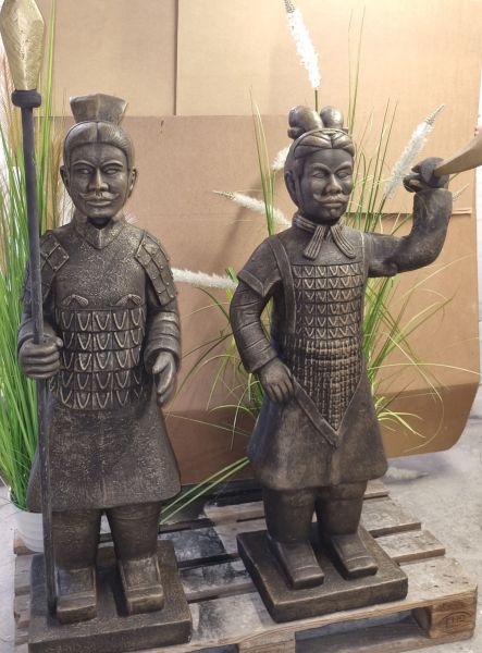 Gartenfigur Asiatische Krieger, Terrakotta Armee, 2er Set mit Zubehör und flexiblem Arm